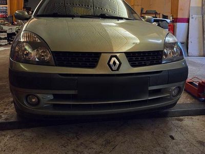 Gebraucht Renault Clio II Authentique 75 PS (55 kW) 2002 Grün Kleinwagen