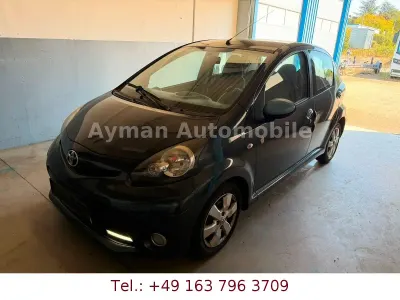 Gebraucht Toyota Aygo 68 PS (50 kW) 2014 Grau Kleinwagen