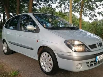 Gebraucht Renault Scénic 116 PS (85 kW) 2002 Silber Van / Kleinbus