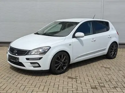 Gebraucht Kia Ceed Edition 7 90 PS (66 kW) 2012 Carrraweiß Kleinwagen