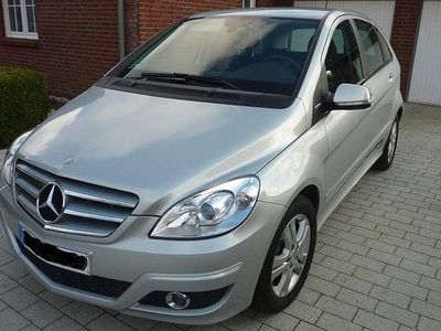 Gebraucht Mercedes B160 95 PS (69 kW) 2010 Silber Van / Kleinbus