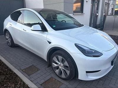 Begagnad Tesla Model Y Standard Range 219 kW (299 HK) 2023 Vit SUV