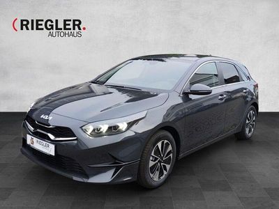 Neu Kia Ceed 140 PS (102 kW) 2025 Grau Kleinwagen