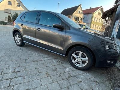 Grau Gebraucht 2013 VW Polo Kleinwagen | 7.500 € (Fairer Preis)