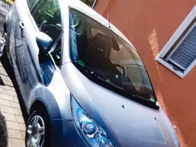 Usata Ford Fiesta Trend 82 CV (60 kW) 2011 Grigio Berlina