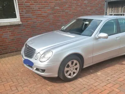 Gebraucht Mercedes E200 184 PS (135 kW) 2006 Silber Limousine