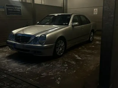 Gebraucht Mercedes E200 186 PS (136 kW) 2000 Silber Limousine