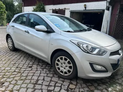 Gebraucht Hyundai i30 99 PS (72 kW) 2013 Grau Limousine
