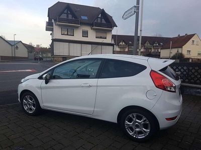 Gebraucht Ford Fiesta SYNC Edition 82 PS (60 kW) 2013 Weiß Kleinwagen