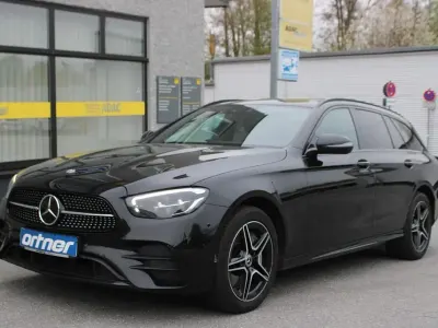 Second-hand Mercedes E300 AMG line 194 CP (142 kW) 2022 Negru Berlinǎ