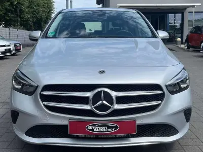 Gebraucht Mercedes B180 136 PS (100 kW) 2019 Iridiumsilber  metalliclack Kleinwagen