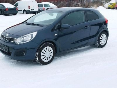 Gebraucht Kia Rio 109 PS (80 kW) 2014 Blau Limousine