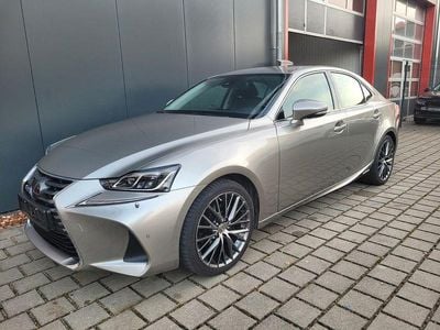 Lexus IS300h