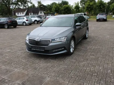 Gebraucht Skoda Superb Ambition 150 PS (110 kW) 2022 Grau Kombi