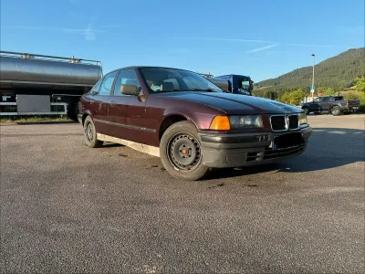 Gebraucht BMW 318 112 PS (82 kW) 1992 Limousine