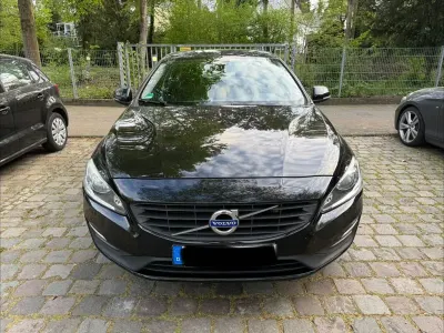 Używany Volvo V60 Kinetic 150 KM (110 kW) 2017 Czarny Kombi
