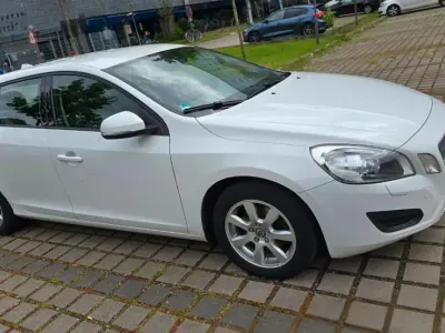 Gebraucht Volvo V60 163 PS (119 kW) 2011 Weiß Kombi