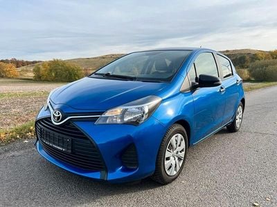 Second-hand Toyota Yaris 69 CP (50 kW) 2015 Albastru Hatchback
