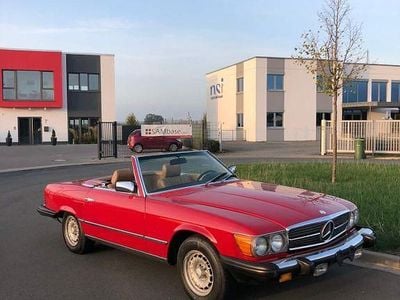 Begagnad Mercedes SL380 218 HK (160 kW) 1984 Röd Cab