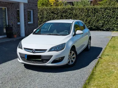 Usata Opel Astra Selection 110 CV (80 kW) 2015 Bianco Berlina