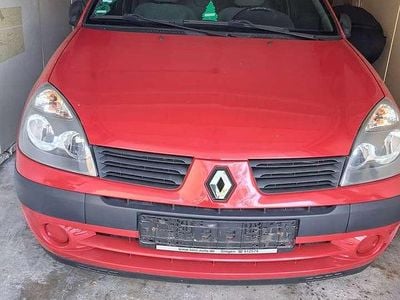 Second-hand Renault Clio II 58 CP (42 kW) 2006 Roșu Hatchback