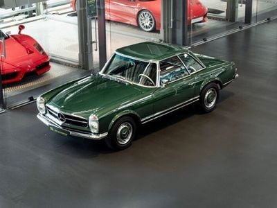 Moosgrün metallic Gebraucht 1968 Mercedes SL280 Cabrio | 119.000 €