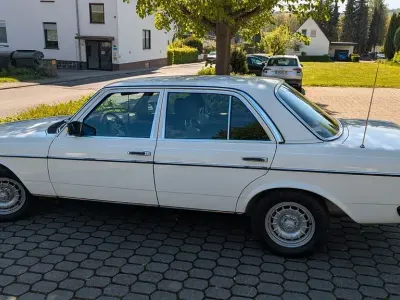 Brugt Mercedes 200 94 HK (69 kW) 1978 Hvid Sedan