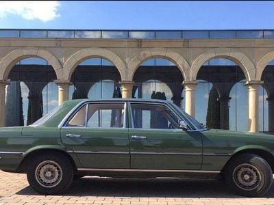 Gebraucht Mercedes E280 177 PS (130 kW) 1977 Grün Limousine