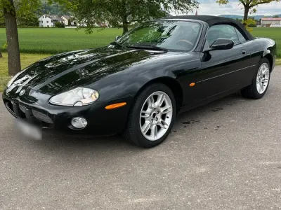 Begagnad Jaguar XK 293 HK (215 kW) 2001 Svart Cab