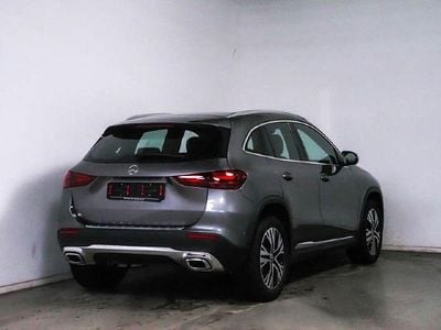 Gebraucht Mercedes GLA200 Progressive 163 PS (119 kW) 2024 Grau SUV