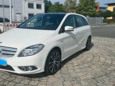 Gebraucht Mercedes B200 160 PS (117 kW) 2012 Weiß Kleinwagen