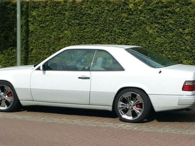 Gebraucht Mercedes 220 150 PS (110 kW) 1992 Weiß Coupé