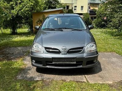 Nissan Almera Tino