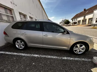 Gebraucht VW Golf VII Match 105 PS (77 kW) 2013 Limousine