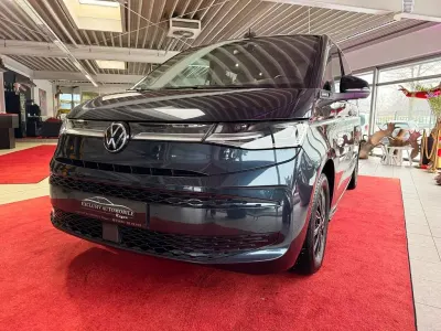 Usata VW T7 Style 150 CV (110 kW) 2024 Blu Furgone