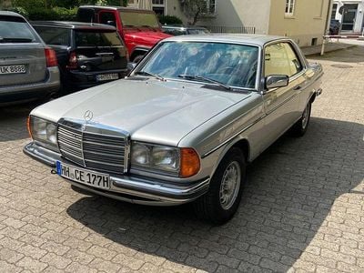 Second-hand Mercedes 280 177 CP (130 kW) 1977 Argintiu Coupe