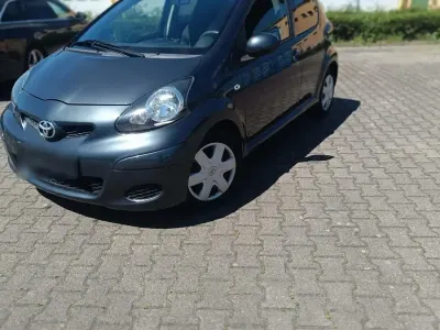 Second-hand Toyota Aygo 65 CP (47 kW) 2009 Negru Hatchback