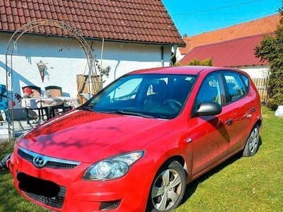 Gebraucht Hyundai i30 Comfort 109 PS (80 kW) 2009 Rot Kombi