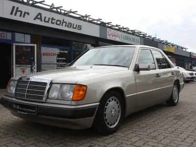 Gebraucht Mercedes 230 132 PS (97 kW) 1992 Grau Limousine