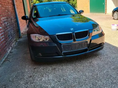 Gebraucht BMW 318 143 PS (105 kW) 2008 Schwarz Limousine