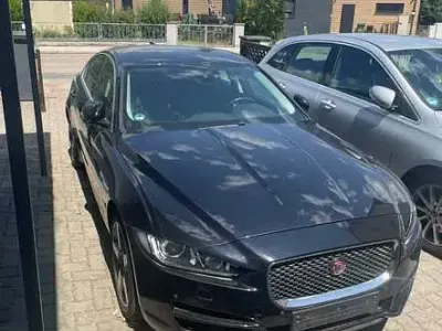Gebraucht Jaguar XE Prestige 179 PS (131 kW) 2017 Schwarz Limousine