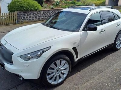 Infiniti QX70