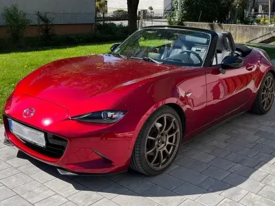 Begagnad Mazda MX5 Signature 184 HK (135 kW) 2019 Röd Cab