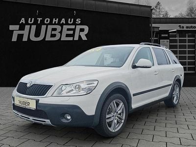 Weiß Gebraucht 2012 Skoda Octavia Scout Scout 4x4 Kombi | 6.499 € (Fairer Preis)