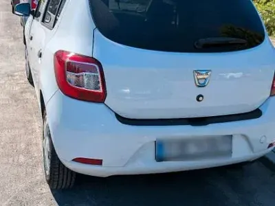 Gebraucht Dacia Sandero Ambiance 75 PS (55 kW) 2013 Weiß Limousine