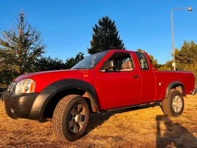 Gebraucht Nissan Navara 133 PS (97 kW) 2005 Rot Pickup