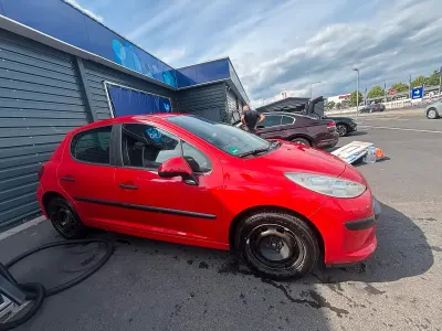 Gebraucht Peugeot 207 86 PS (63 kW) 2005 Rot Kleinwagen