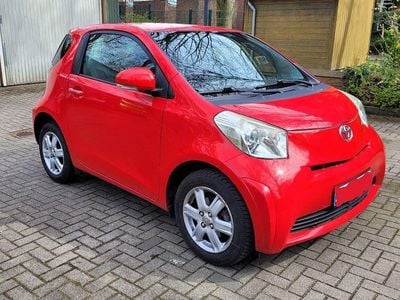 Usata Toyota iQ 68 CV (50 kW) 2009 Rosso Utilitaria