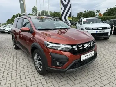 Gebraucht Dacia Jogger Expression 110 PS (80 kW) 2024 Terracottabraun Van / Kleinbus