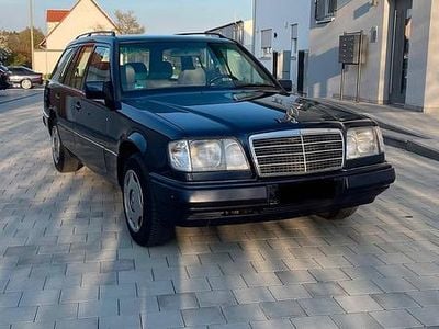 Usata Mercedes E220 150 CV (110 kW) 1994 Blu Station wagon